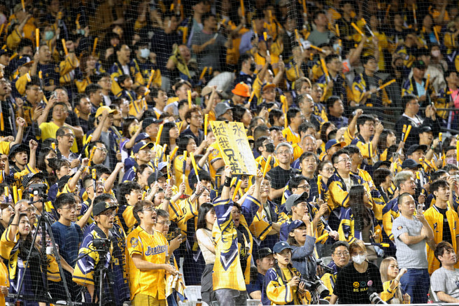 中华职棒开幕战确定会在大巨蛋打，由中信兄弟对上统一狮。（图／报系资料照）