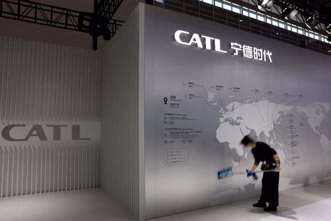 称霸全球的大陆锂电池业者寧德时代，被指与大陆军方有着密切合作，美国议员担心美军使用其产品会增加国安风险。（图／路透）