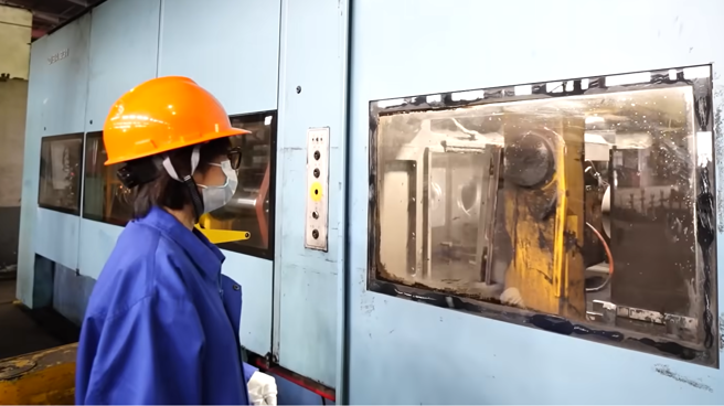 在刘女士与团队努力下，企业在铸铁珐琅生产，处于全球领先。（图/洛安摄）