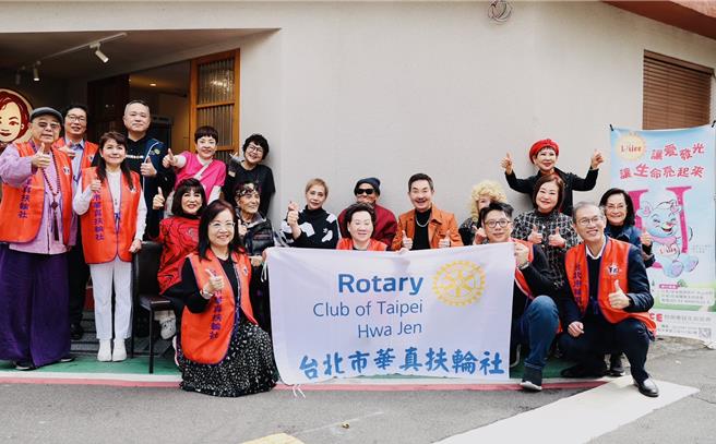 多位资深艺人一同出席餐叙。（陈俊吉摄）