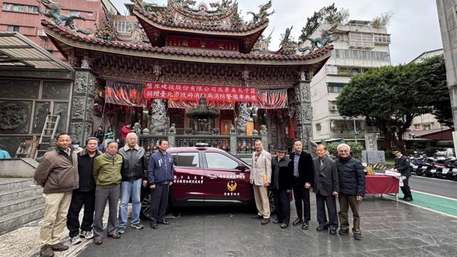 本次受赠的车辆是由磐座建设股份有限公司及景美太子盟的陈锦祥议员、黄义清前议员、林双禄先生、林铭哲先生、洪正平先生、邱志义先生及陈金泉先生联合捐赠。（图 / 刘咏韵翻摄）