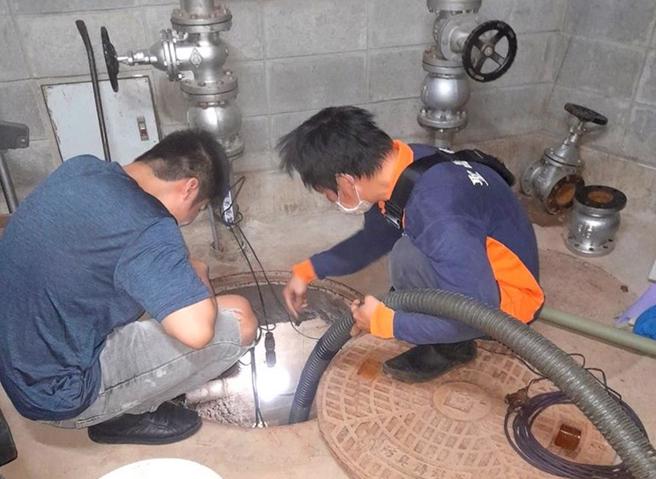 台北市环保局提醒，年终大扫除别忘清理化粪池，列管对象若未每年定期清理，可依《废弃物清理法》处1200元至6000元罚锾。（台北市环保局提供／谢佳君台北传真）