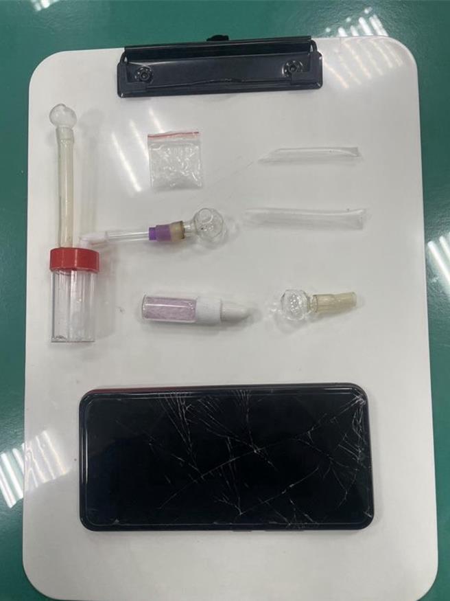 警方查获安非他命及吸食器等赃证物。（翻摄照片／林郁平台北传真）