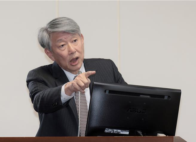 AI龍頭輝達要在台建置訪矽谷的海外總部，經濟部長郭智輝今天揭密，輝達有一組人早在1年多前就在台找地，需要的是3公頃以上，可蓋低密度的建築。（圖／郭吉銓攝）