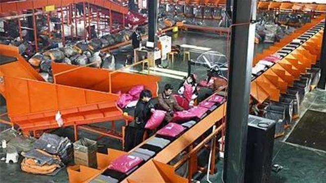 2024年大陆快递业务量突破1700亿件。（大陆央视）