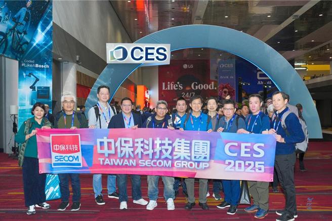中保科技董事長林建涵(左五)、中保科副董事長林明昇(左四)一起率領六大重點團隊前進CES，旗下中保好生活團隊研發的G.Talk登上CES國際舞台。圖/中保科