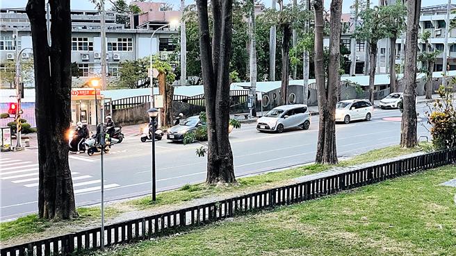 交通部公路局自1月24日起启动「台东地区春节交通疏运」计画，规画替代道路、弹性调整号志及设置临时停车场等措施。（萧嘉蕙摄）