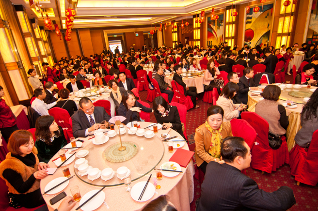 许多公司都会在年末举办尾牙犒赏员工。（示意图：shutterstock／达志）