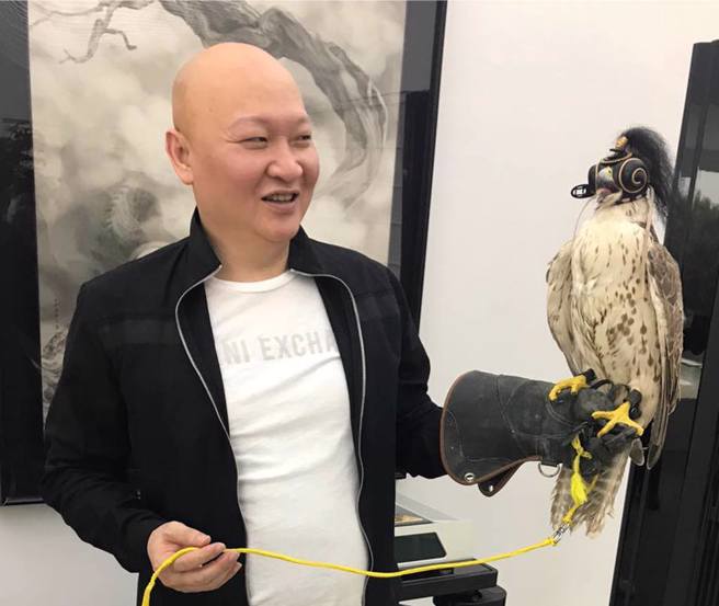 林秉文因涉及88会馆负责人郭哲敏的地下匯兑案，检方谕知300万元交保，去年开庭却惊传失联。（图 / 翻摄自脸书粉专「林秉文海海林生」）
