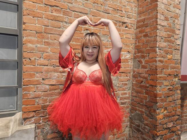 珮珮兒自爆最愛斯文、眼鏡工程師類型，但害怕男生很主動。（記者游定剛拍攝）