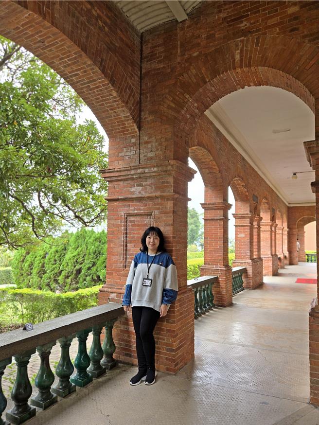 韩籍志工郑芝赟。（淡水古蹟博物馆提供）