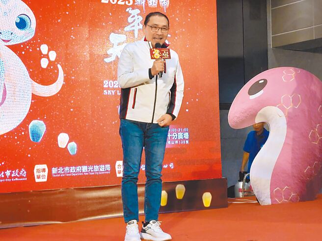 新北市长侯友宜7日受访表示，大罢免的方式是民主敌人，我们不愿乐见。（陈慰慈摄）