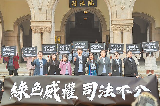 民眾党将在1月11日司法节举行游行抗议司法不公，7名立委至司法院递交邀请函，呼吁司法院代理院长谢铭洋共同响应。（郭吉铨摄）