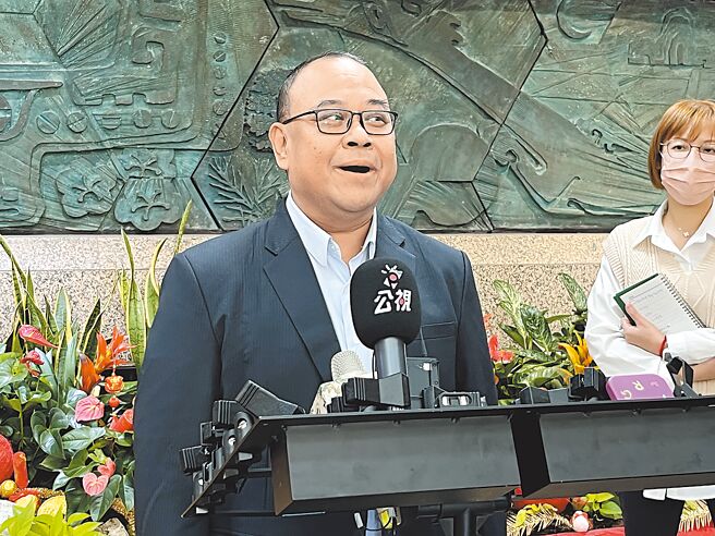 农业部动保司长江文全7日说明，禁养清单的检讨是採滚动方式，未来实施无预定时间表，有共识的部分才会优先来实施。（黄敬文摄）