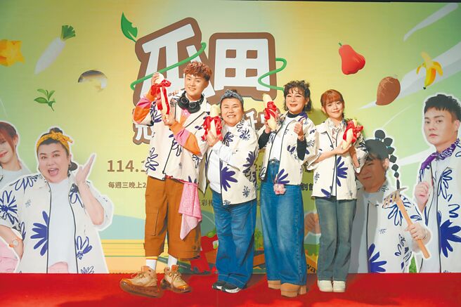 许富凯（左起）、林美秀、王彩桦、黄于庭7日出席《瓜田冠军的诞生》首映记者会。(三立提供）