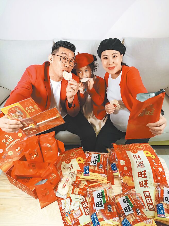 男星马力欧称讚旺旺宜兰食品春节产品不只口味经典，包装更是讨喜，完美诠释送礼自用两相宜一词。（摘自马力欧聚乐部脸书粉专）