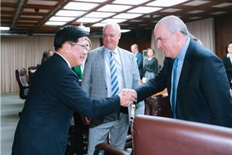 接见美台商会 林佳龙盼儘速解决双重课税问题