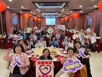 高雄社會局歲末送暖 助受暴家庭圍爐