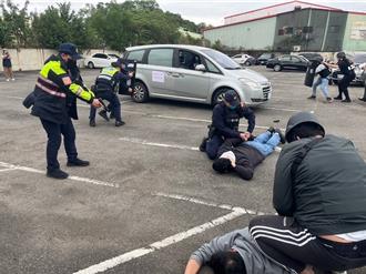 因應年關將近做準備 樹林警分局防搶演練超逼真