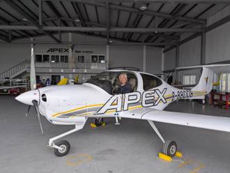 75歲教授圓夢 大同大學賴光哲 開飛機翱翔台東縱谷