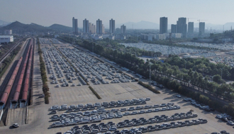 諾獎得主：拋開中國商品代價高昂 陸應投資發達國家綠能產業