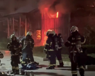 台北士林宮廟深夜竄火舌 消防局急升三級火警搶救