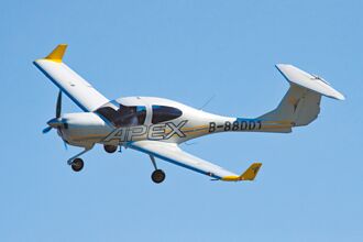 教練機險闖佳山基地 專家批軍方塔台鬆懈