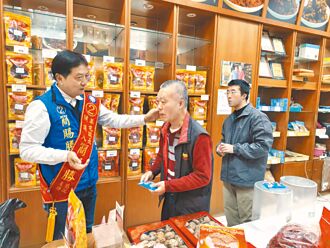 简赐胜市场拜票 蔡铭轩用歌声衝人气