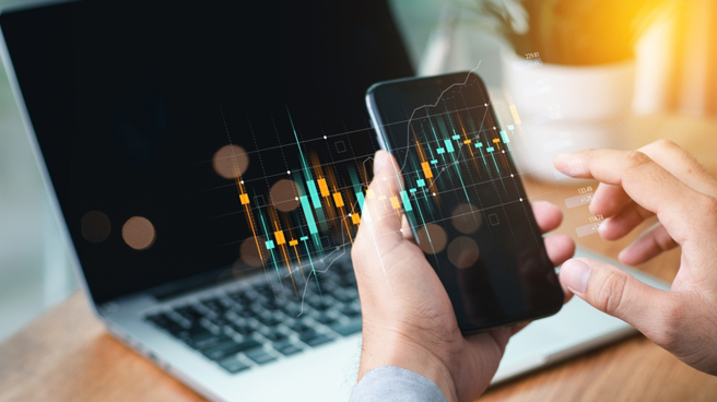 分析师表示，市场热门的「红包股」都在高檔，买热门股往往都是发红包给别人。（示意图/达志影像/shutterstock）