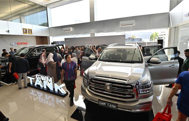 大陆新能源车发展近年缴出亮眼成绩单的同时，随之而来的则是产业过度竞争失序、利润下滑的「负作用」。图为示意图。（摘自新华社）