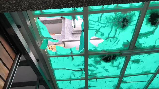 台东市某民宅今天早上惊传有人从屋顶坠落，经由邻居报案。（读者提供／蔡旻妤台东传真）