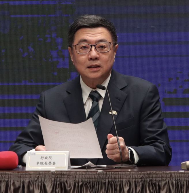 行政院2日就宪法诉讼法修正案提出覆议，立法院订于10日处理覆议案，不过国民党团决定不邀请行政院长卓荣泰赴立院报告覆议案。行政院长卓荣泰9日举行记者会说明覆议案。（陈君玮摄）