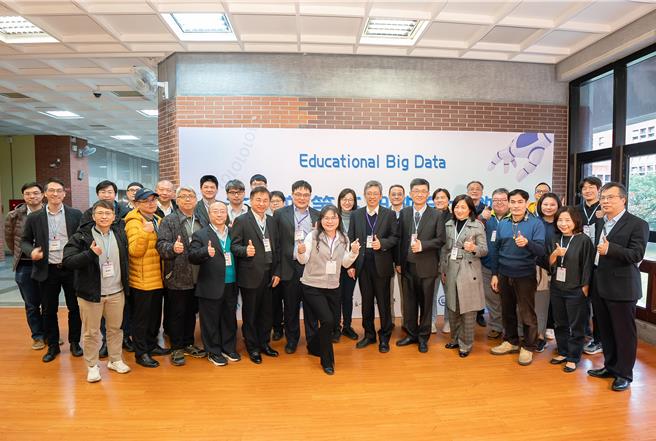 教育大数据微学程第三期执行大学之计画主持人与共同主持人大合照。（台师大提供）