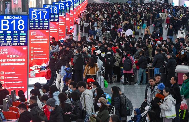 大陆预估今年春运人流量将再创新高。图／新华社