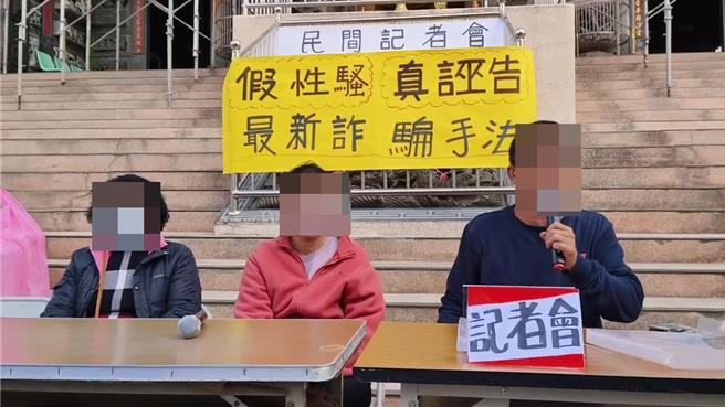 遭控性騷擾甥女的姨父在嘉義縣一間廟前當眾喊冤。（廖素慧攝）