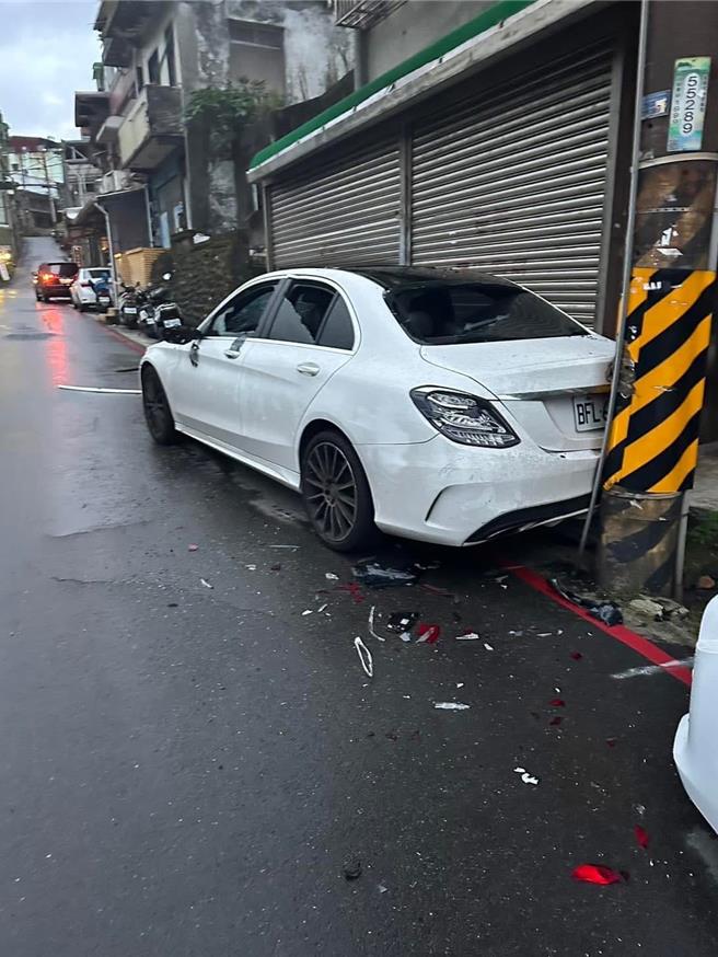 8日凌晨基隆市中山區發生一起十餘名惡煞駕車撞破民宅鐵捲門，進入民宅打砸事件，警方已經將主嫌邱男等犯嫌查獲到案。（基隆市議員張秉鈞提供／張志康基隆傳真）