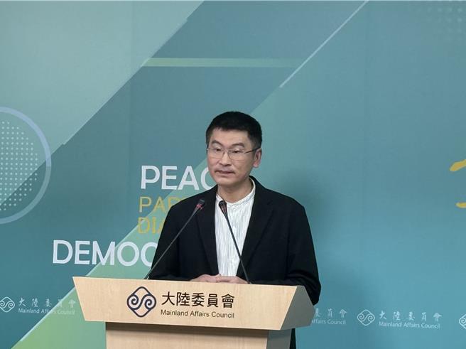 陆委会副主任梁文杰9日在例行记者会上对内政部声请解散復康联盟党事件作出回应。图／龙品伃摄