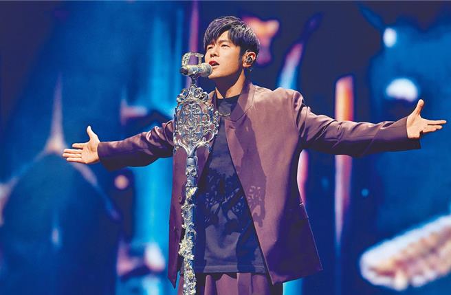 台北市政府成立黄牛防治专案小组稽查黄牛，台北市文化局9日表示，截至今日，已裁罚34件，累计裁罚金额为545万8200元，其中在周杰伦演唱会案件中，更是开出单一案件最高裁罚金额264万6000元。（杰威尔音乐提供）