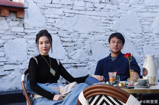 朱孝天（右）與韓雯雯結婚後定居大陸。（圖／微博 韓雯雯）