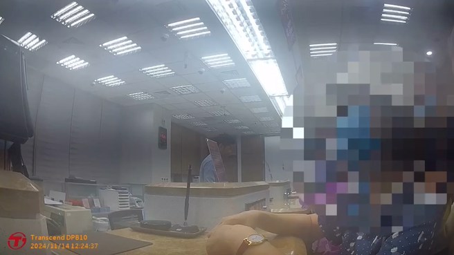 警方到场劝阻。（翻摄画面）