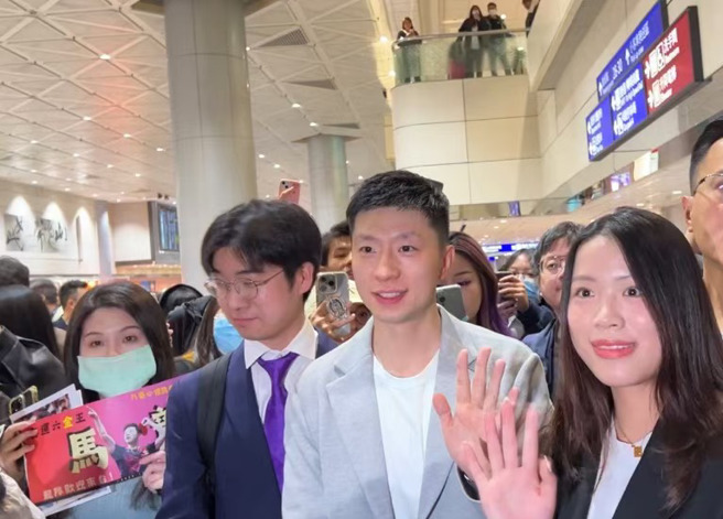 36歲的馬龍他退出國際排名,但不會退役,將帶隊參加2025大灣區全運會。圖為馬龍應馬英九文教基金會邀請與大陸高校師生於2024年11月訪台。(圖/中新社)