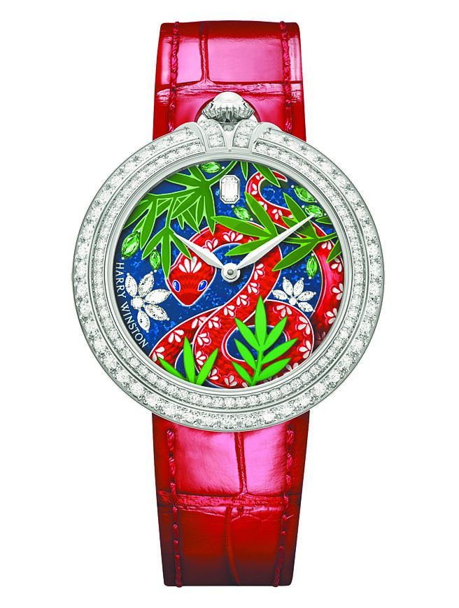 海瑞溫斯頓在金蛇年推出18K玫瑰金與18K白金（見圖）兩款生肖限量表，分別代表白天與夜晚，有靈蛇日夜守護財富的意義。（Harry Winston提供）