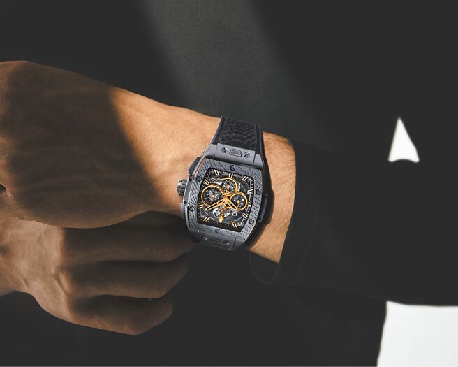 宇舶以藝術手法打造Spirit of Big Bang金蛇表，限量88只，108萬3000元。（HUBLOT提供）
