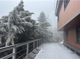 影》玉山北峰飘雪45分钟！美景如撒糖霜