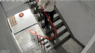 竟敢檢舉「講話太大聲」？ 永和悍女拿刀門前叫囂