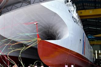 卓榮泰出席長濱艦交船、CG612命名下水典禮 望厚實海域巡防能量