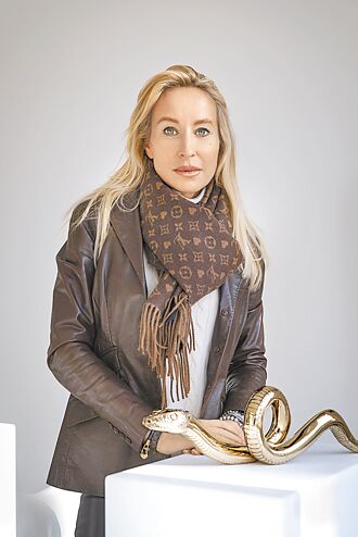 19位藝術家歡喜創作同慶蛇年