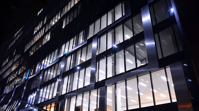 四川一間醫院女廁安裝透明落地窗，路人一覽無遺，消息一出引發爭議。（示意圖：Shutterstock／達志）