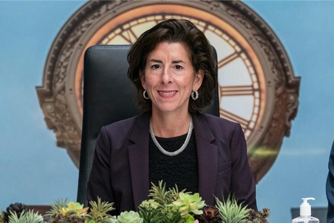 美国商务部长雷蒙多当地时间9日表示，拜登政府计画于下周，对配备中国汽车软体及硬体的进口车实施限制措施。（示意图：shutterstock／达志）