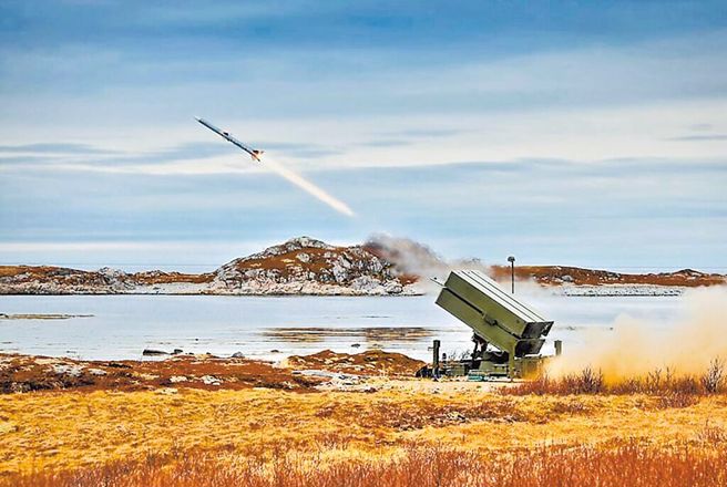 美方军售总价19.88亿美元（约新台币637.7亿元），包括先进地对空中程防空飞弹系统（NASAMS）及相关设备等。（摘自Kongsberg官网）